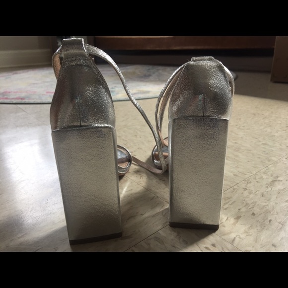 ASOS DESIGN heeled sandals in silver - Picture 3 of 8